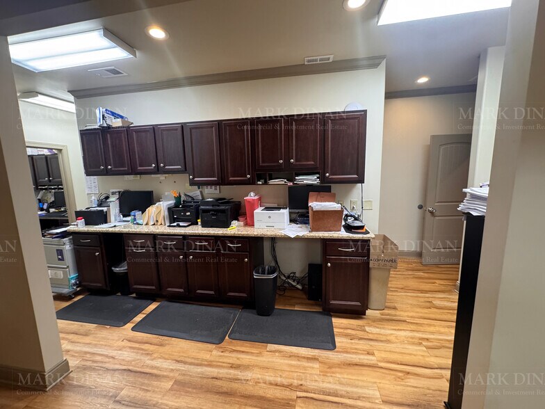 More Photos Of 402 Airport Commons Dr, Calera Medical For Lease