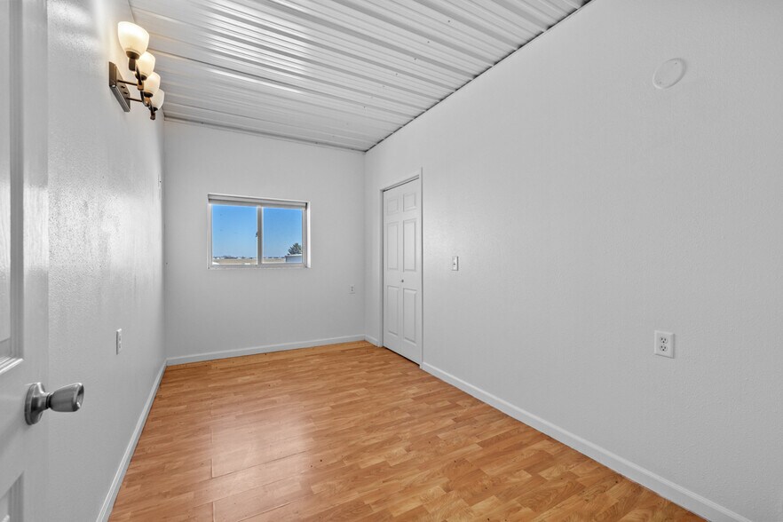 More Photos Of 2708 30th Ave NE, Minot Manufacturing For Sale