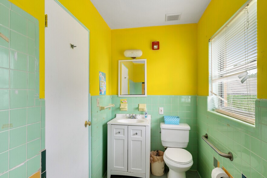 More Photos Of 4607 N Pine Hills Rd, Orlando Office Residential For Sale