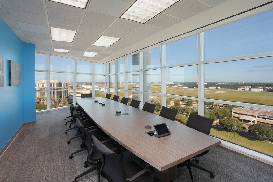 More Photos Of 4010 W Boy Scout Blvd, Tampa Unknown For Lease