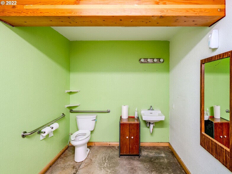 More Photos Of 4190 Highway 101 N, Tillamook Warehouse For Sale