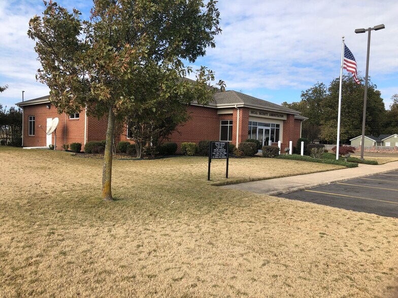 More Photos Of 1403 S Division St, Blytheville Office For Sale