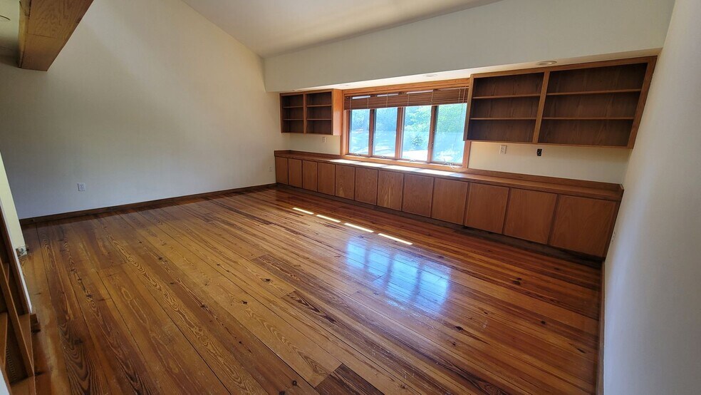 More Photos Of 1010 E North St, Greenville Loft Creative Space For Lease