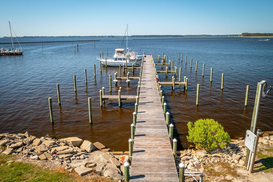 More Photos Of 738 E Main St, Belhaven Hotel For Sale