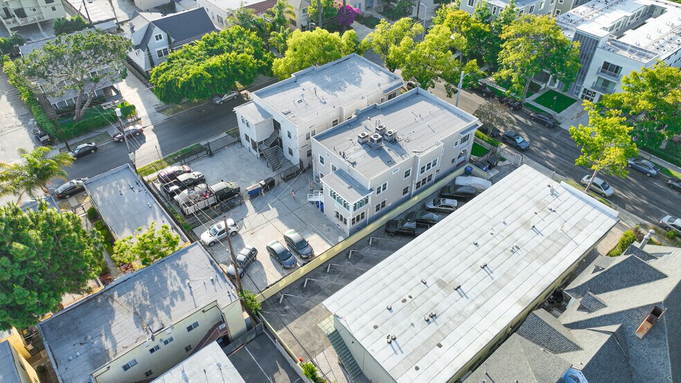 More Photos Of 1220 W 27th St, Los Angeles Dormitory For Sale