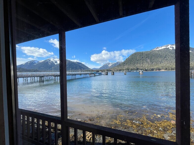 More Photos Of 1004 S Nordic Dr, Petersburg Hotel For Sale