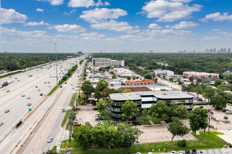 More Photos Of 8955 Katy Fwy, Houston Office For Lease