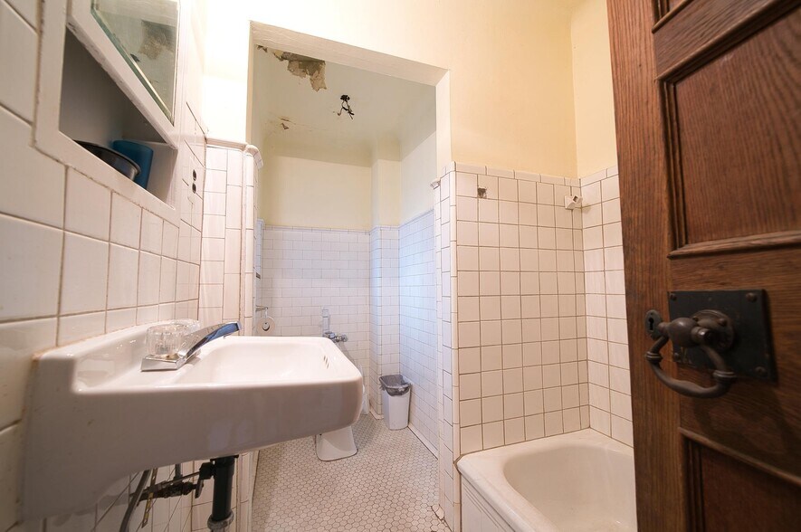 More Photos Of 1989 W Grand Blvd, Detroit Office Residential For Sale