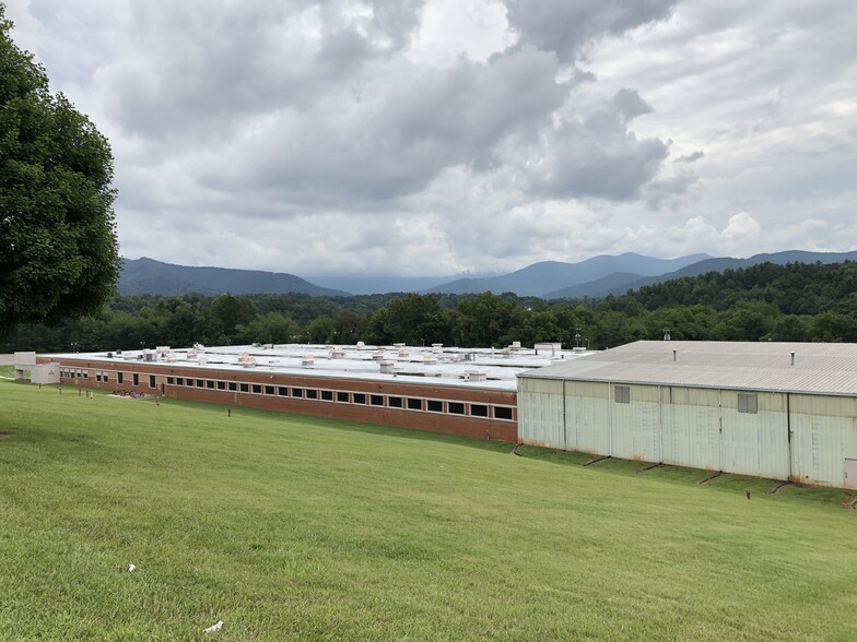 More Photos Of 1 Balcrank Way, Weaverville Warehouse For Lease