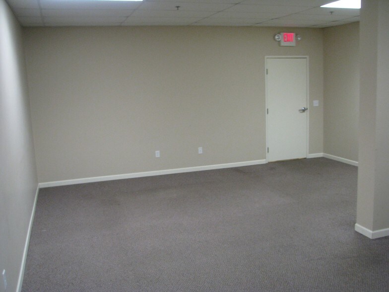 More Photos Of 310 N Wisconsin St, De Pere Unknown For Lease