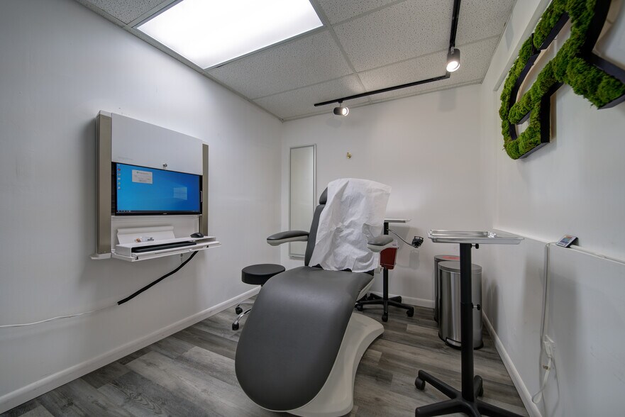 More Photos Of 2455 SW 27th Ave, Miami Medical For Lease