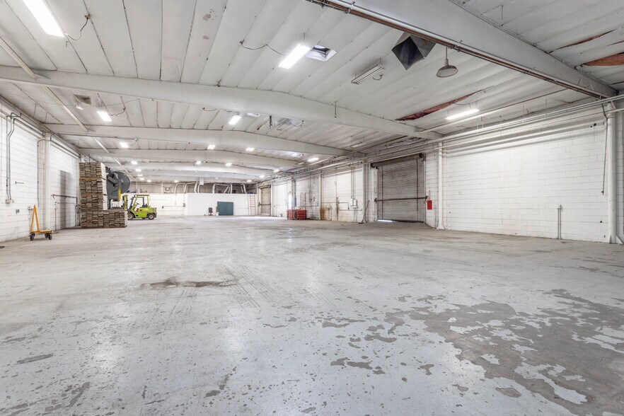 More Photos Of 661 Arroyo St, San Fernando Manufacturing For Lease