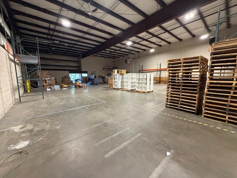 More Photos Of 850 S Marietta St, South Bend Light Manufacturing For Lease