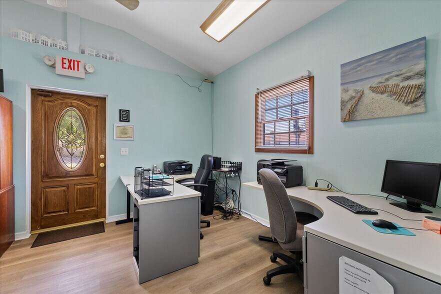 More Photos Of 6511 Main St, New Port Richey Office For Sale