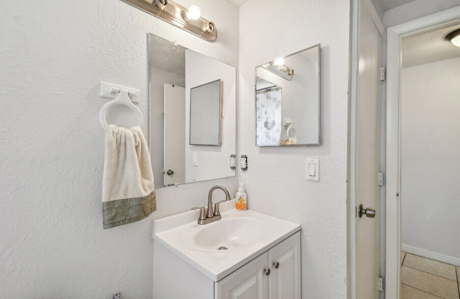 More Photos Of 4507-4517 E Giddens Ave, Tampa Multifamily For Sale