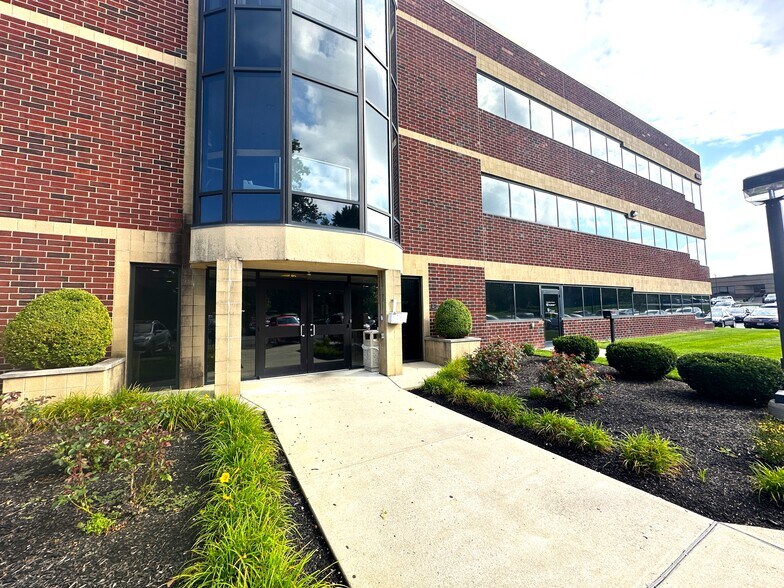 More Photos Of 6601 Centerville Business Pky, Centerville Medical For Lease