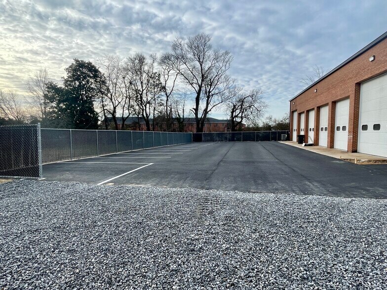 More Photos Of 3925 Lafayette Blvd, Fredericksburg Flex For Lease