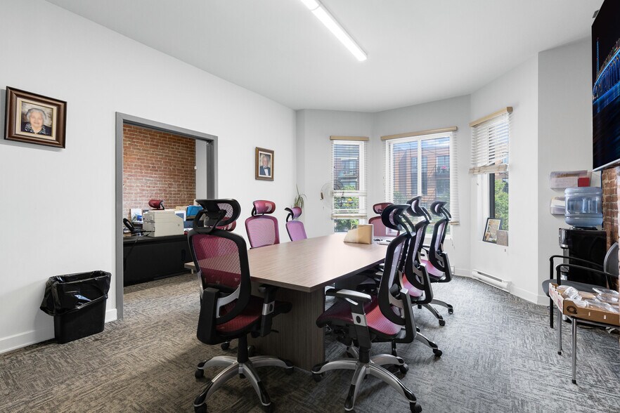 More Photos Of 5220 Av Du Parc, Montréal Office For Sale