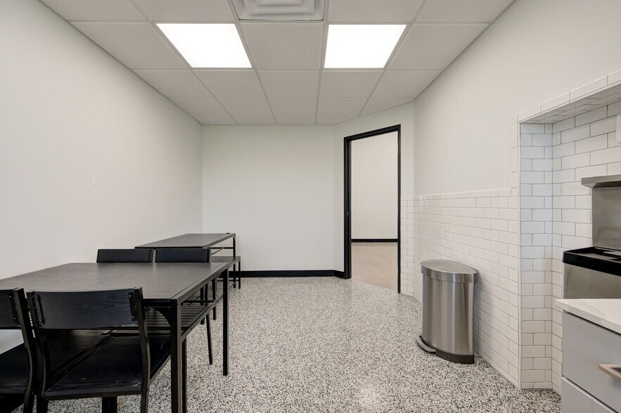 More Photos Of 501 E Britton Rd, Oklahoma City Auto Dealership For Lease