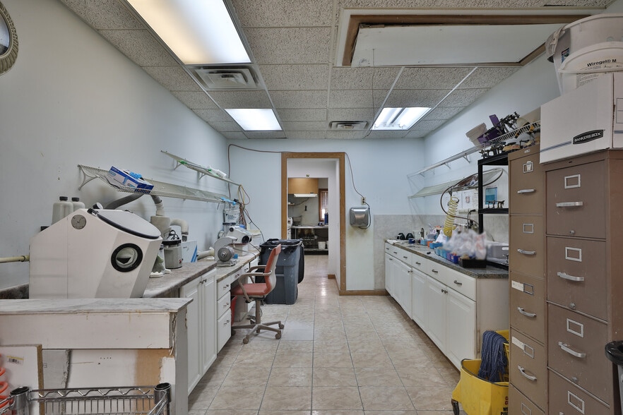 More Photos Of 2425 Deewood Dr, Columbus Medical For Sale