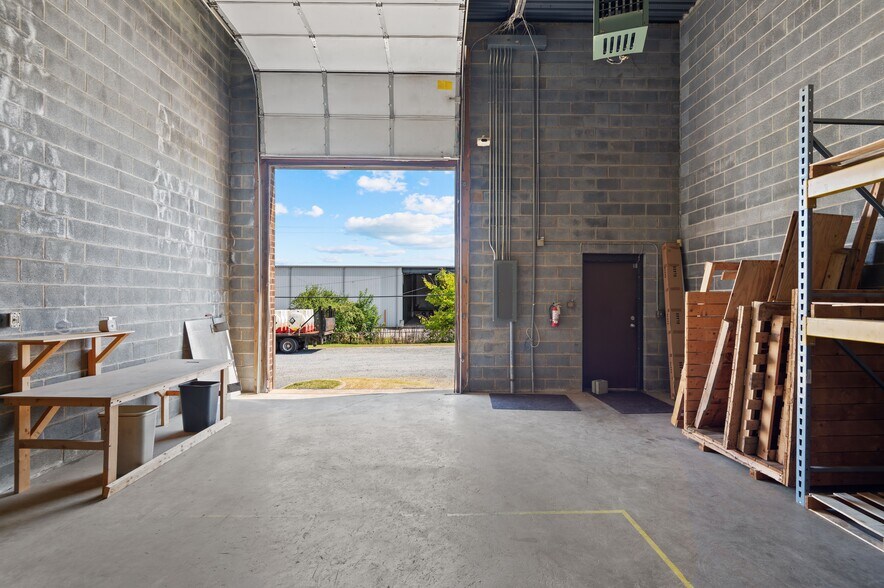 More Photos Of 350 Crompton St, Charlotte Industrial For Sale