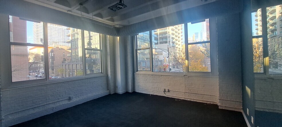 More Photos Of 401 W Superior St, Chicago Office For Sale