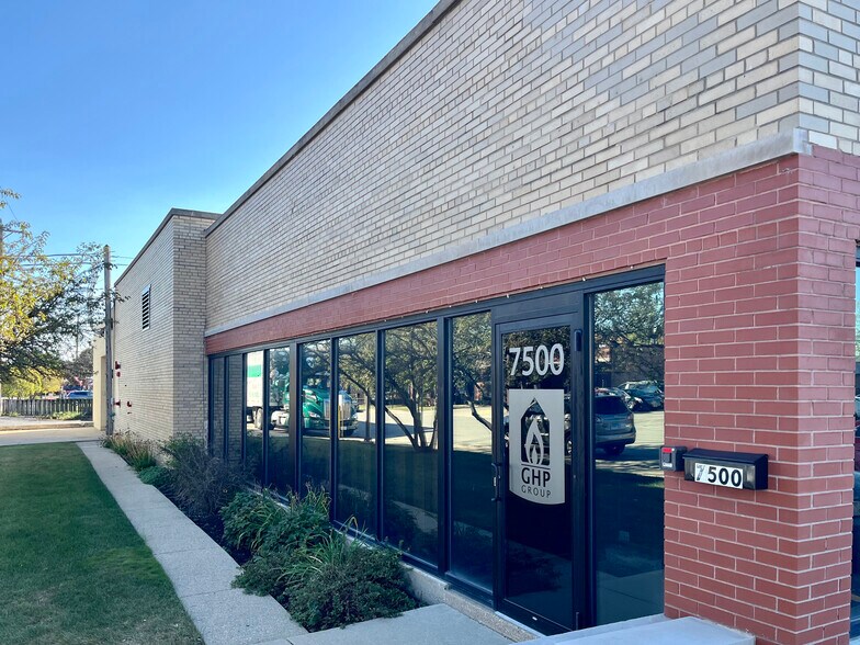 Primary Photo Of 7500 St. Louis Ave, Skokie Warehouse For Sale