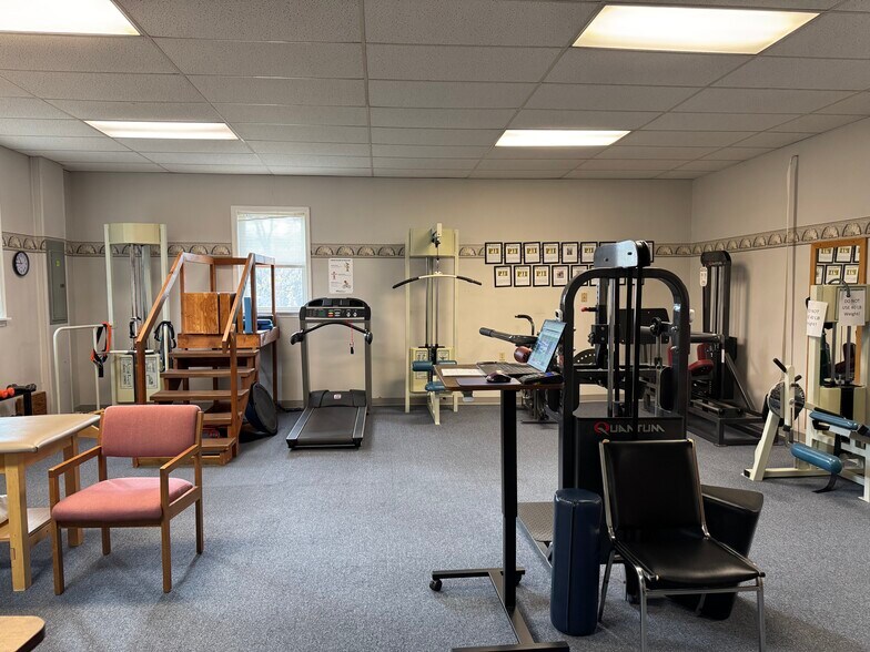 More Photos Of 3014 Leechburg Rd, New Kensington Office For Lease