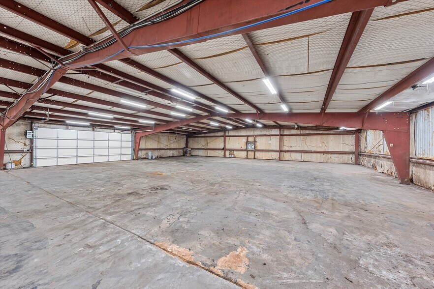 More Photos Of 200 N Lacy Dr, Waco Warehouse For Lease