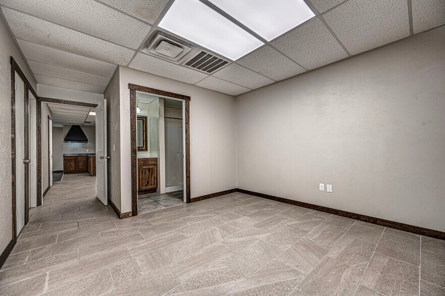 More Photos Of 116 N 2nd St, Noble Light Manufacturing For Lease