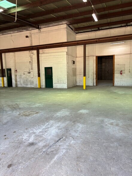 More Photos Of 2032 Sylvester Dr, Moultrie Warehouse For Sale