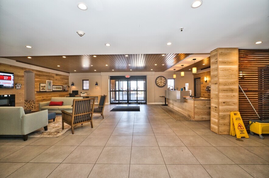 More Photos Of 2280 N Barrington Rd, Hoffman Estates Hotel For Sale