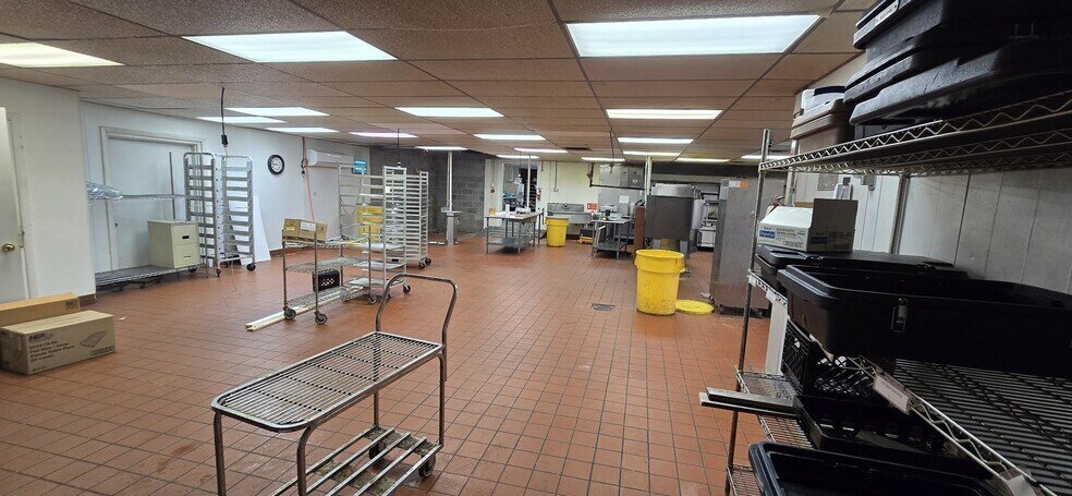 More Photos Of 925 Mill St, Pulaski Office For Sale