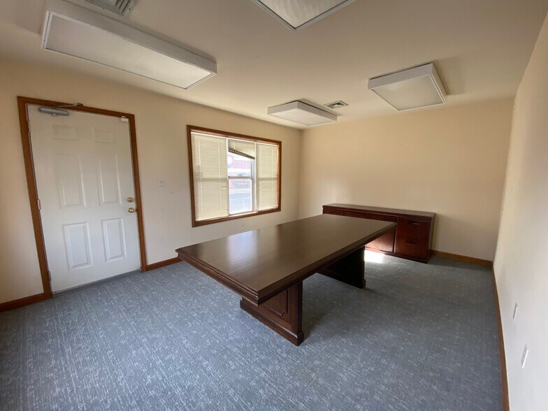 More Photos Of 9100 Church St, Manassas Office For Sale