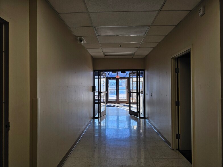 More Photos Of 1991 Northampton St, Easton Light Distribution For Lease