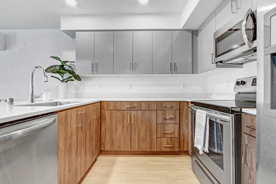 More Photos Of 6625 Reseda Blvd, Reseda Apartments For Lease