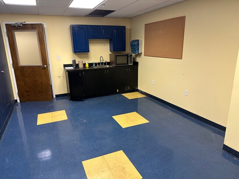 More Photos Of 5 Pruyn's Island Dr, Glens Falls Unknown For Lease