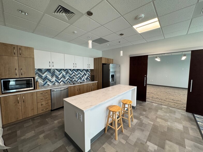 More Photos Of 13900 Conlan Cir, Charlotte Office For Lease