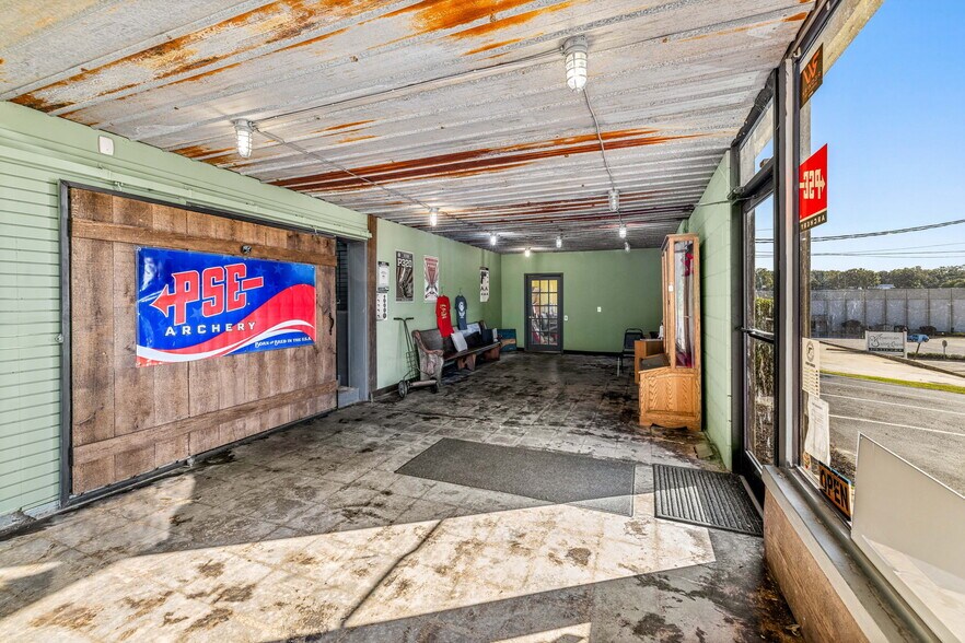 More Photos Of 1358 Plaza Dr, Gainesville Freestanding For Sale