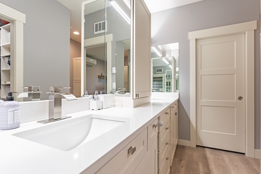 More Photos Of 914 Citadel Dr, Everson Office Residential For Sale