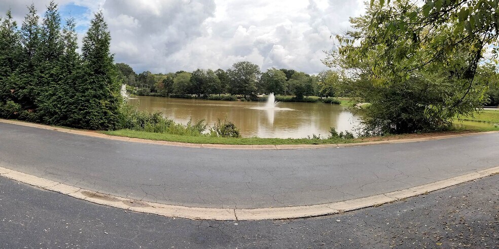 More Photos Of 7229 Albemarle Rd, Charlotte Office For Sale