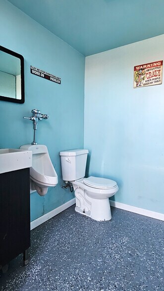 More Photos Of 11026 Roswell Ave, Pomona Industrial For Lease