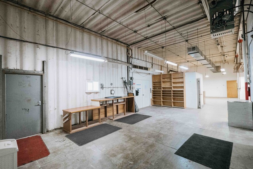 More Photos Of 2565 16th Ave, Columbus Light Manufacturing For Sale