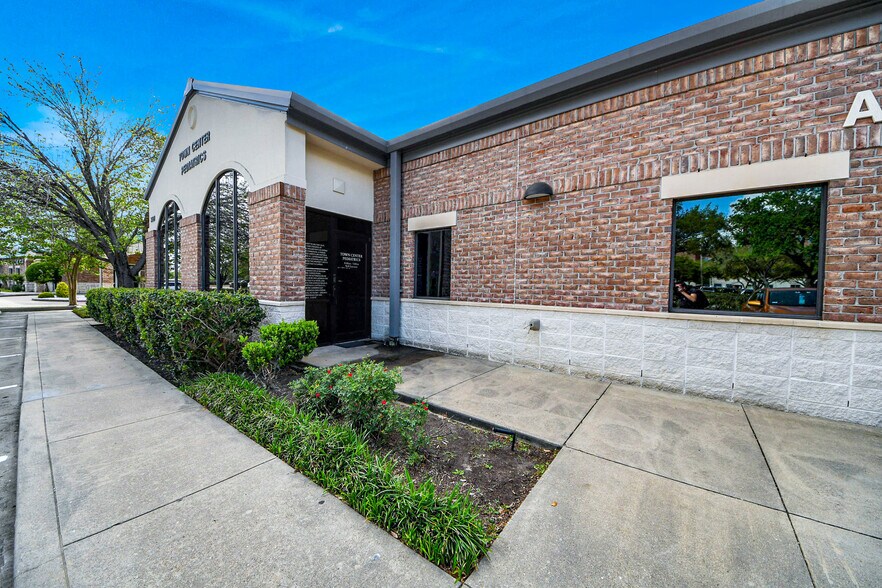 More Photos Of 3521 Town Center Blvd, Sugar Land Medical For Lease