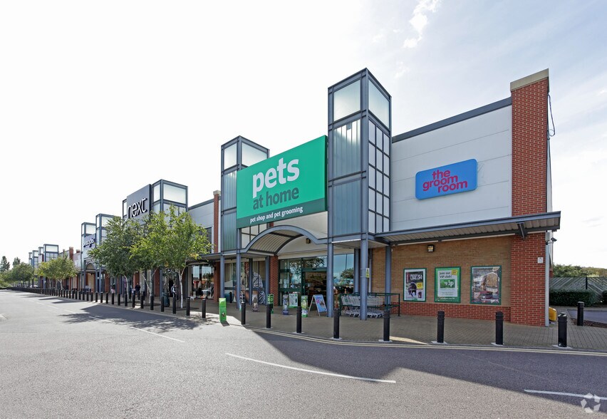 More Photos Of 4-12 Twin Tumps Way, London Freestanding For Lease