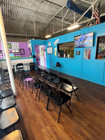 More Photos Of 135 S Ohio Ave, Atoka Flex For Lease