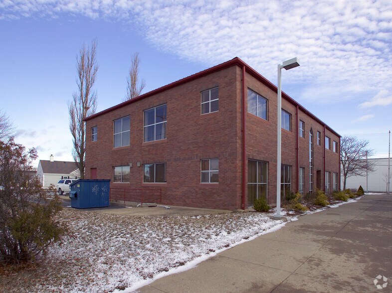 More Photos Of 33 Bassett Ln, Hyannis Medical For Sale