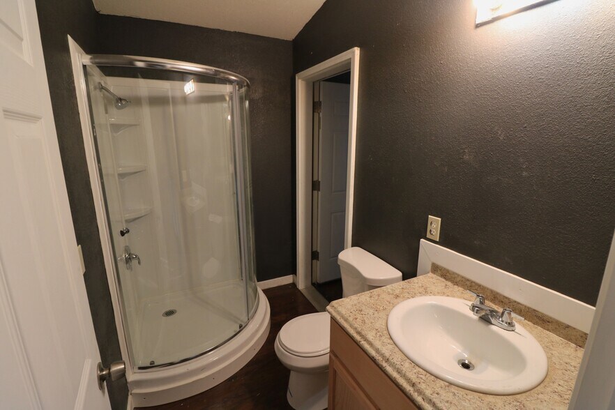 More Photos Of 127 Pacific Ave, Glendale Hotel For Sale