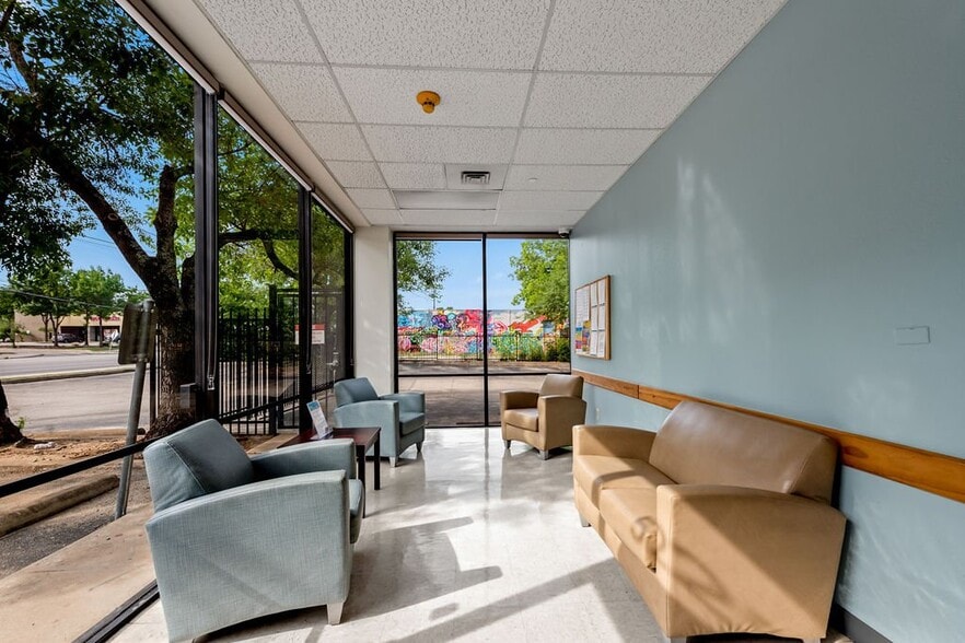 More Photos Of 5225 N Lamar Blvd, Austin Office For Sale