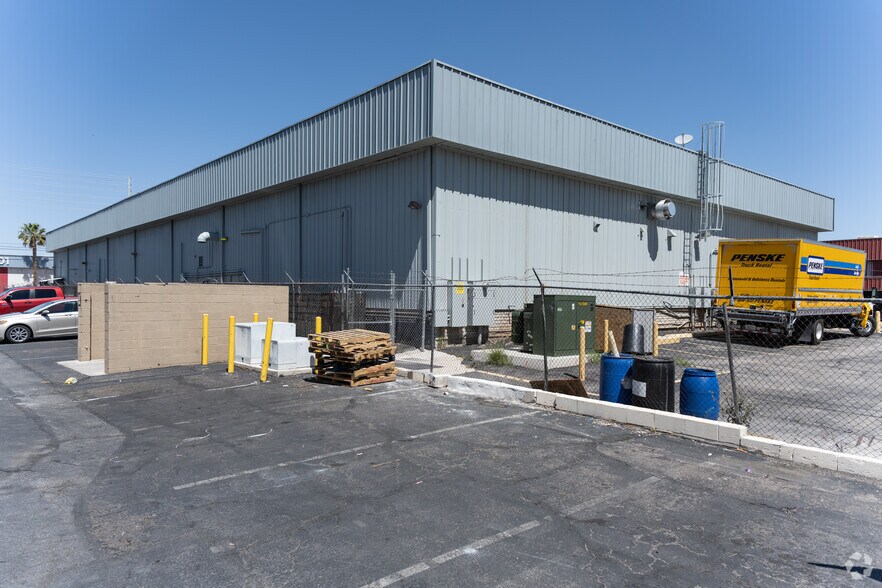 More Photos Of 2908 S Highland Dr, Las Vegas Warehouse For Lease
